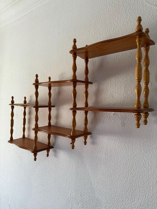 Estanterías de madera antiguas