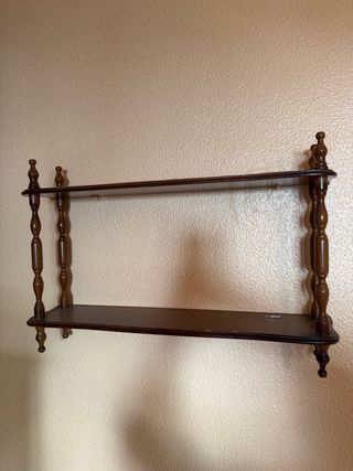 Estanterías de madera antiguas