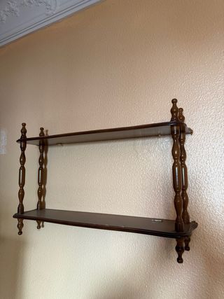 Estanterías de madera antiguas