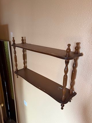 Estanterías de madera antiguas