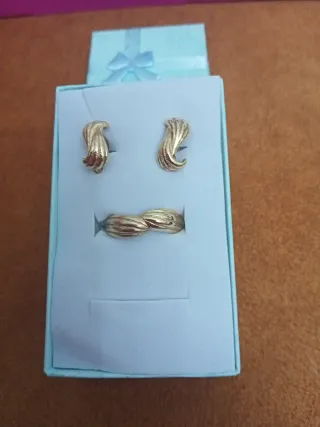 Conjunto Anillo y Pendientes Dorados Antiguos