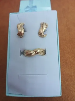 Conjunto Anillo y Pendientes Dorados Antiguos