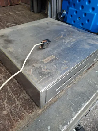 Cajón de cobro acero inoxidable con conexión elec.