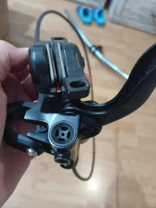 Freno delantero Shimano M4100