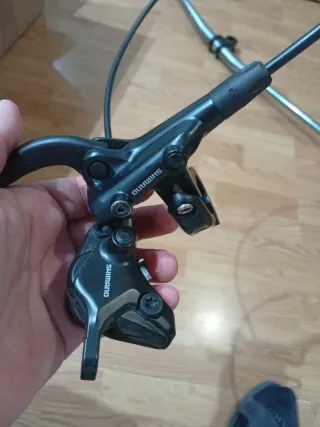 Freno delantero Shimano M4100