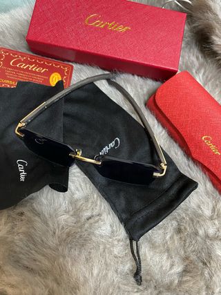 Gafas de sol Cartier negras y doradas