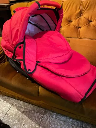 Carrito de bebé y silla de coche