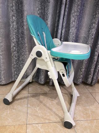 Trona bebé azul y blanca