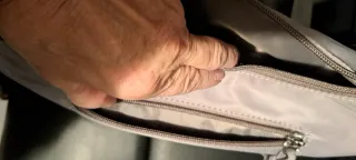 Borsetta impermeabile grigio perla