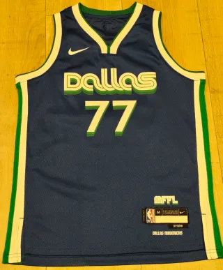 Camiseta Dallas Mavericks 77