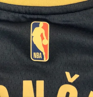 Camiseta Dallas Mavericks 77