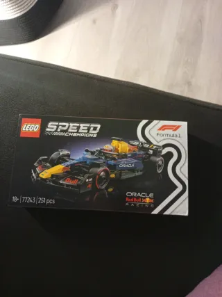 LEGO Speed Champions Red Bull Racing