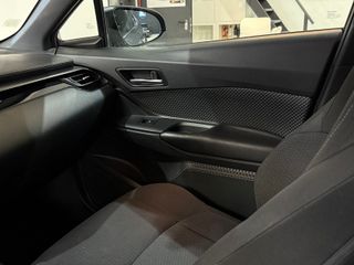 Toyota C-HR 1.8 Hybrid Dynamic 2017