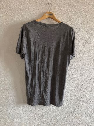 Camiseta gris MMXV de H&M