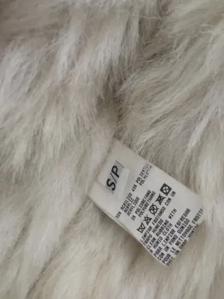 Abrigo Stradivarius piel sintética beige