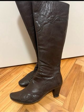 Botas altas de piel marrones