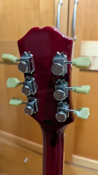 Epiphone SG Standard Cherry con Gibson 498T