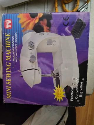 Mini Máquina de Coser Eléctrica