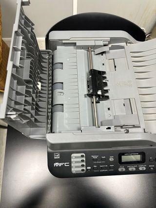 Stampante laser e WiFi Brother MFC-L2700DW