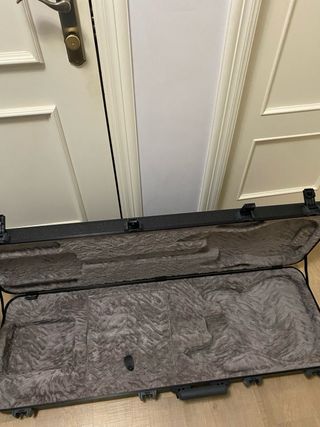 Estuche Bajo Fender Molded Case Negro