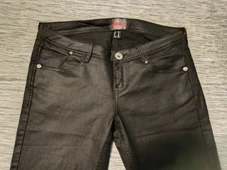 Pantalón efecto piel negro