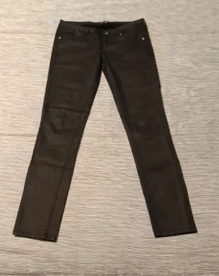 Pantalón efecto piel negro