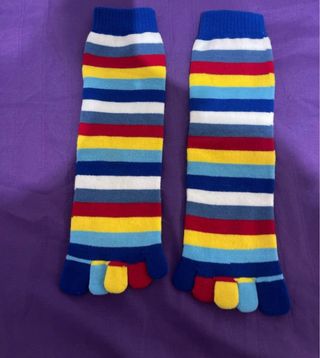 Calcetines divertidos con dedos multicolor