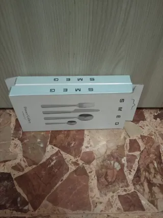 Set Posate Smeg 8 Pezzi Acciaio Inossidabile