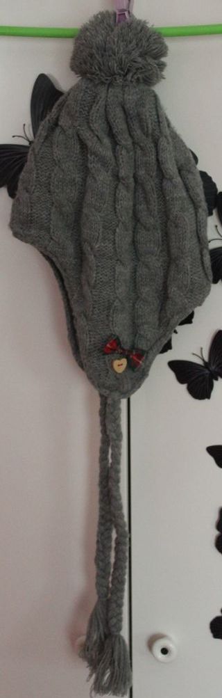 Gorro de lana Clarie's gris con trenzas
