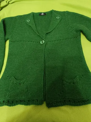 Cárdigan verde con bolsillos