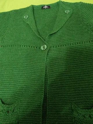 Cárdigan verde con bolsillos