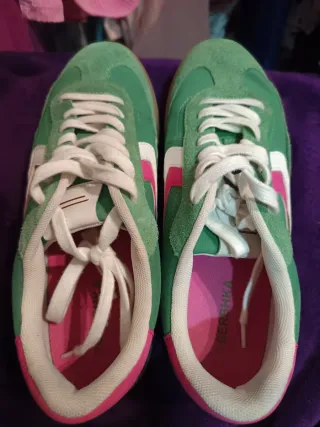 Zapatillas Bershka verdes y rosas