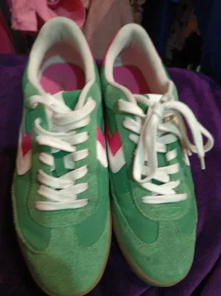 Zapatillas Bershka verdes y rosas