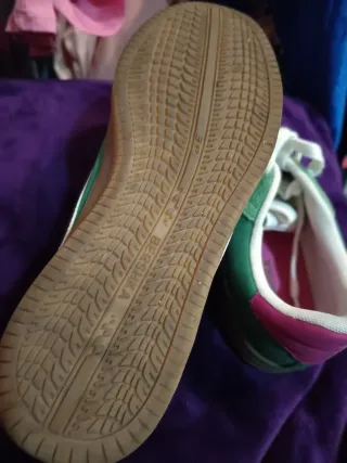 Zapatillas Bershka verdes y rosas