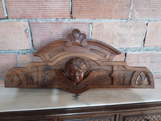 Talla antigua de madera con figura alada de Ángel