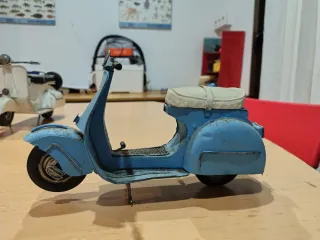 Miniatura Vespa Metal Hoja Lata