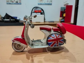 Miniatura Vespa Metal Hoja Lata