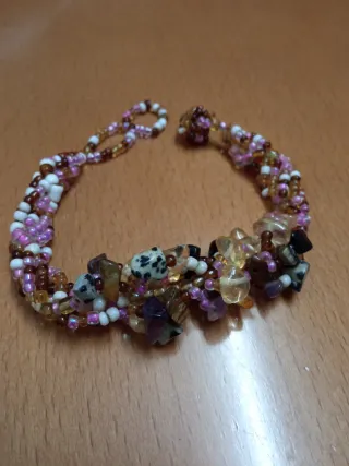 Pulsera de abalorios y piedras multicolor