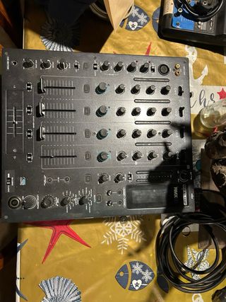 Mesa de mezclas Behringer RMX-50