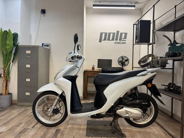 Honda Vision 110 Blanca