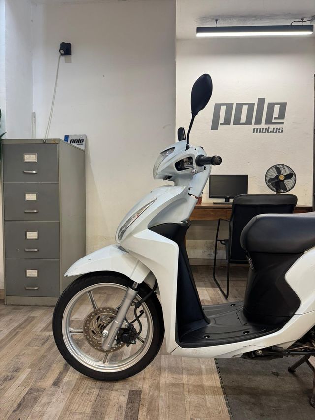 Honda Vision 110 Blanca