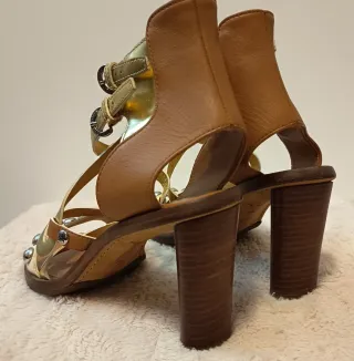 Sandalias Louis Vuitton Piel Doradas Blancas Talla