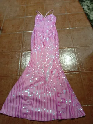 Vestido de fiesta largo rojo con pedrería dos mono