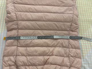 Chaqueta plumífero rosa palo con capucha