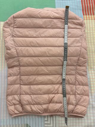 Chaqueta plumífero rosa palo con capucha