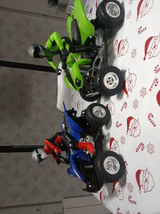 2 Motos Juguete Yamaha y Kawasaki