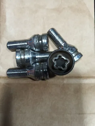 Tornillos antirrobo furgoneta