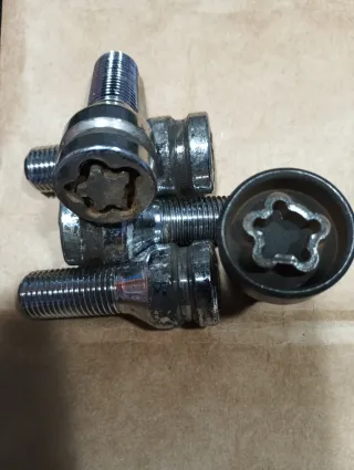 Tornillos antirrobo furgoneta