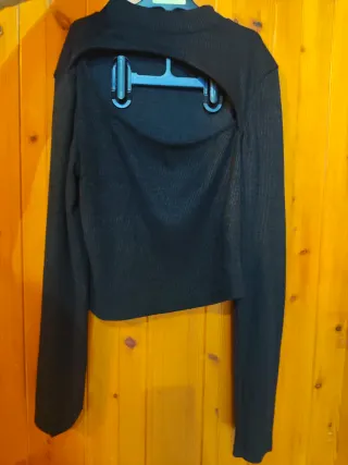 Jersey negro escote cut-out