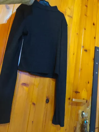 Jersey negro escote cut-out